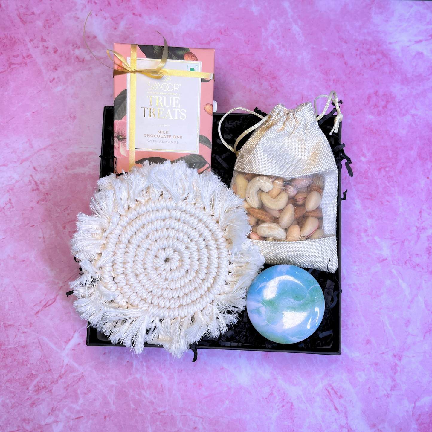 Crunch & Comfort Hamper